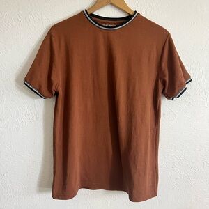 3/$12 Denim & Flower Mens Textured Camel Vintage Style Tee Shirt Size Medium